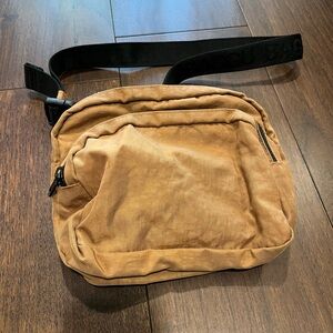 BAGGU fanny pack - honey :)